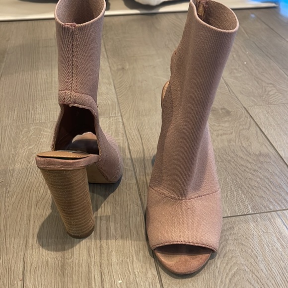 Steve Madden dusty pink open toe cloth booties - Picture 6 of 6